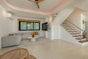 5BR Pool Villa Kata Beach - Baan Sabai Rom Mai