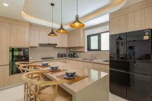 5BR Pool Villa Kata Beach - Baan Sabai Rom Mai