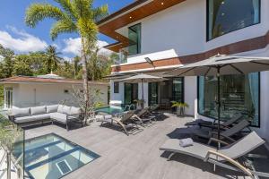 5BR Pool Villa Kata Beach - Baan Sabai Rom Mai