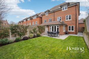 Lavender House - 4-Bedroom Family Home in Maidenhead with Parking