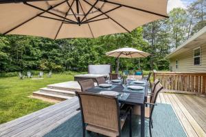 Pennsylvania - Countryside Retreat with Hot Tub, Fire Pit and Huge Yard