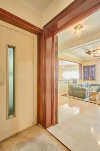 High-End Large 4BR With Free Parking