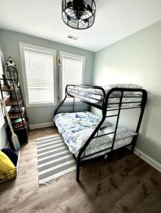 7 mins walk to Beach and Boardwalk, AC, Free Parking