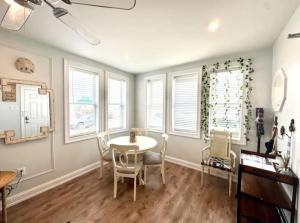 7 mins walk to Beach and Boardwalk, AC, Free Parking