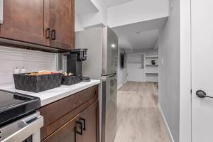 2BR Suite YYC Airport and Downtown 4404 DN