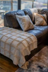Extra-Large 2Bed 2Bath Apartment | FREE Parking
