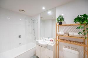 Extra-Large 2Bed 2Bath Apartment | FREE Parking