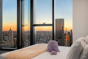 66th floor city skyline view 3b2b escape