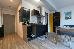 Apartment with warm and refined garden