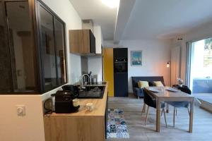 Apartment with warm and refined garden