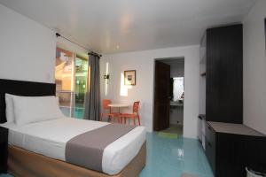 Bluewaves Westcliff Villa