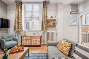 Eiffel Tower & Champs-Elysees - Paris Vacation Rentals