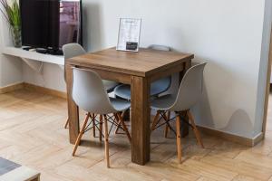 Saranda Bay Retreat - 1BR Apartment by PikHost