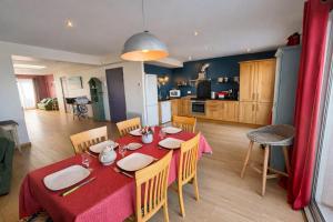 Au bout du port avec balcon et terrasse