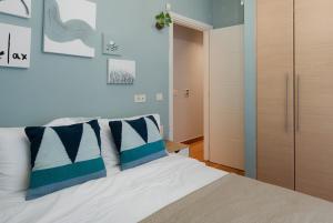 Elegant 2BR Apartment near Metro, Sunny & Spacious