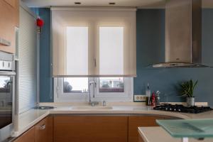 Elegant 2BR Apartment near Metro, Sunny & Spacious