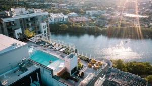 Austin Downtowner Heated Rooftop Pool by Barcle