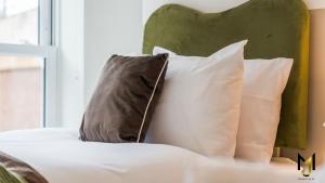 Meridian Way 9-Bed Large Premium Executive Apts