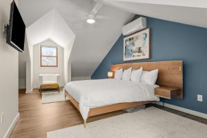 Cozy Creekside Retreat - Minutes to Delhi & Andes