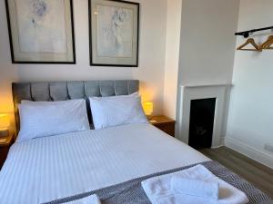 Modern 2 En-Suite Bedrooms Worcester, Free Parking