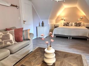 Sky & Sand Homes Strandläufer I Stilvolle Wohnung unter Reet in SPO mit Parkgarten