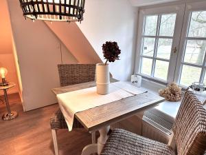 Sky & Sand Homes Wattläufer I Nordsee-Auszeit im Reetdachanwesen mit Parkgarten