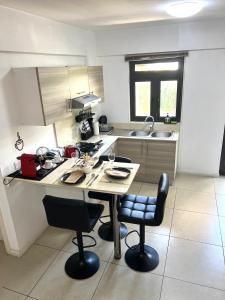 Modern & Quiet 2BR Apartment - Fast WiFi & Parking