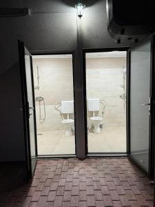 Cabana pe malul lacului budeasa