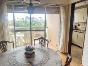 Departamento Pinamar centro, vista al mar y cochera