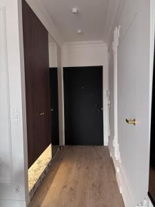 Young City Apartment 127