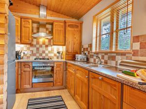 3 Bed in Dunsyre oc-lk15m