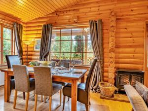 3 Bed in Dunsyre oc-lk15m