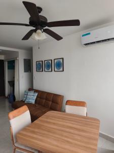 Apartamento céntrico, piscina, WiFi rápido