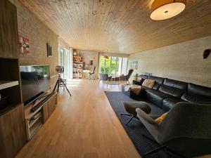 Modern, spacious villa with Sauna