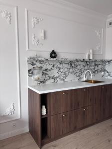 Young City Apartment 127