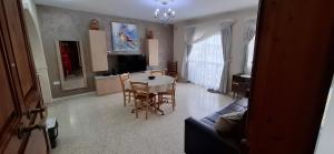 Seafront Apartment - Balcony over the Harbour