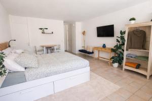 Bright studio with terrace - 30 min from Verbier - free parking