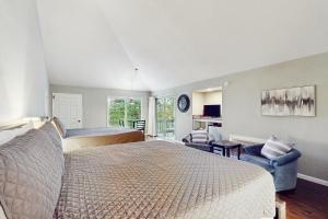 Osage Beach King’s Escape- Unit B