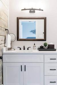 Stay on a Restored 1920 Residence mins to Riverwalk