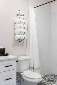 Stay on a Restored 1920 Residence mins to Riverwalk