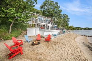 Bayshore Private Beach House w Panoramic Island Views ➠ 7633
