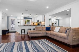 Bayshore Private Beach House w Panoramic Island Views ➠ 7633