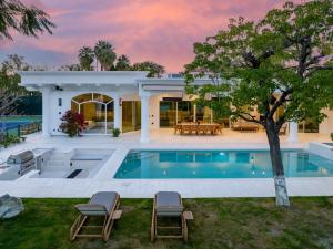 Luxury 6br Palm Springs Retreat with Private Pool & Spa