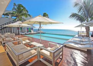 Luxury 2 BR Condo with tub & Infinity Pool - Beach Side At Mareazul - Sirenita G