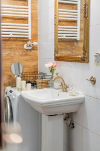 Emerald Crown Apartment