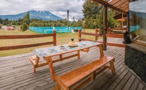 Cabanas Martina Bungalows 3 con vista a volcanes l Frente al Lago Llanquihue l Piscina temperada y tinaja TV y WiFi l Hasta 6 personas