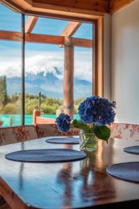 Cabanas Martina Bungalows 3 con vista a volcanes l Frente al Lago Llanquihue l Piscina temperada y tinaja TV y WiFi l Hasta 6 personas