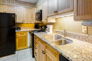 4th-floor open airy condo with Gulf Views- close to dining