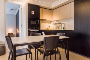 2B2B steps away from Costanera Center