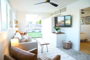 The Hillside Hideaway Mid Century Big Terrace